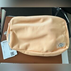 BNWT Lululemon Everywhere Beltbag Summer Glow